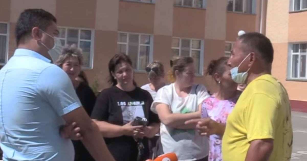 Шымкентте бір мектепке екі директор тағайындалған: Ата-аналар шу шығарды