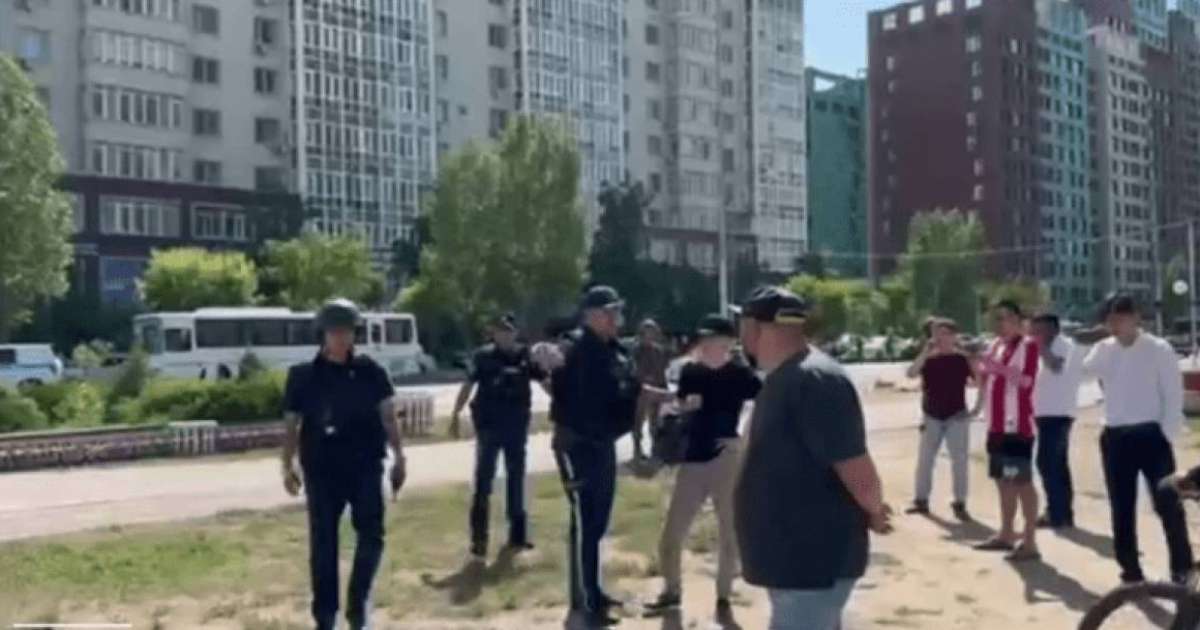 Kaspi банктің кепілдегі қызметкерлері босатылды