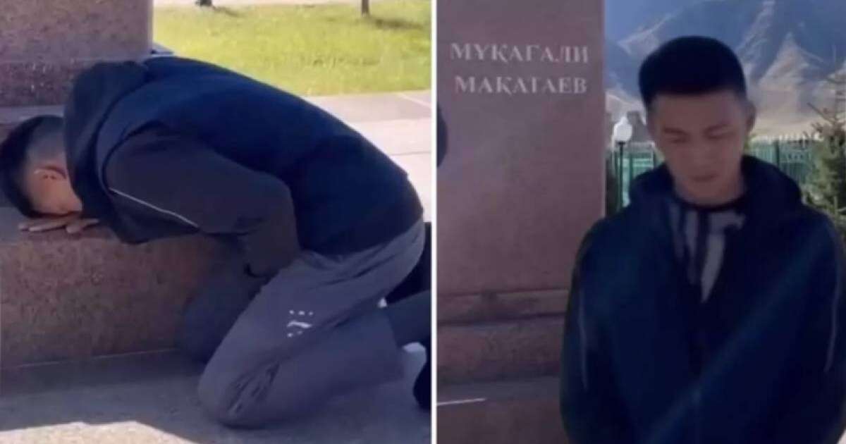 Мақатаевты “сорлы еркек” деген блогер ақынның ескерткішіне барып, тізерлеп кешірім сұрады (ВИДЕО)