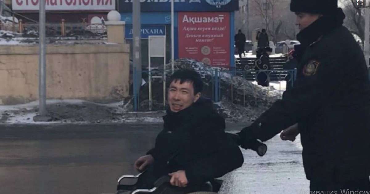 Ақтөбеде "Нұр Отан" плакаттарын жыртқан белсенді психдиспансерге жатқызылды