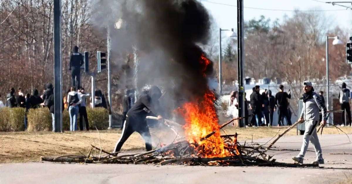 Швеция халқы Құранды өртеген саясаткерге қарсы шықты