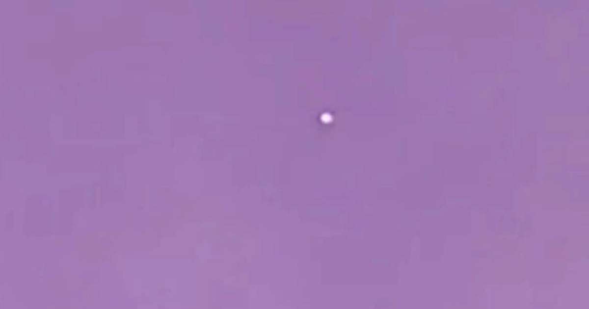 "Үлкен шарға ұқсайды": Аспаннан НЛО байқалған (ВИДЕО)