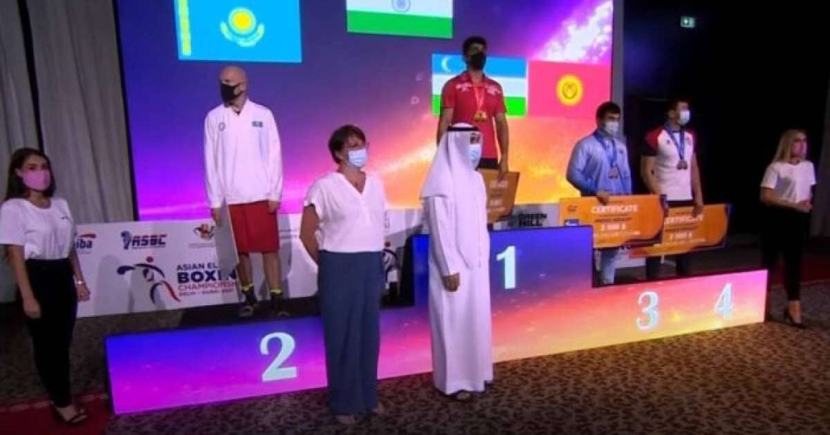 Василий Левит Азия чемпионатының күміс медалін тағудан бас тартты (видео)