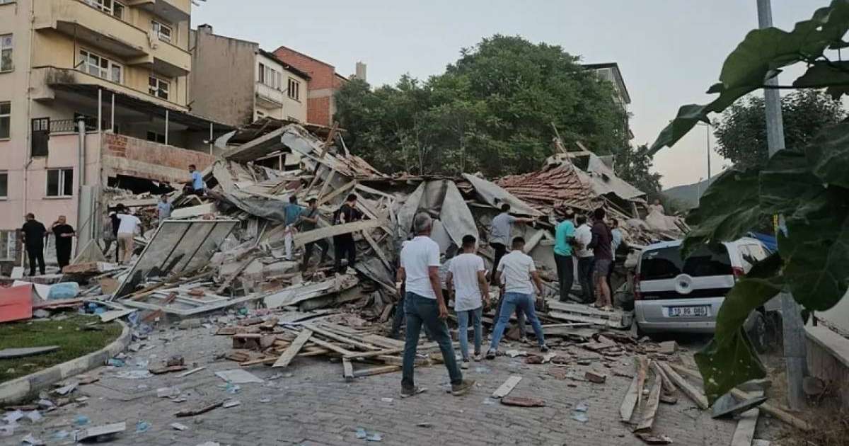 Түркияда тағы да жойқын жер сілкінісі болып, ғимараттар қирады