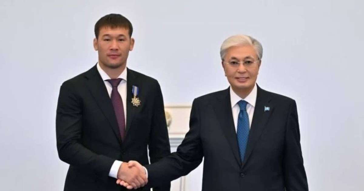 Тоқаев Шавкат Рахмоновқа ІІ дәрежелі «Барыс» орденін табыс етті  