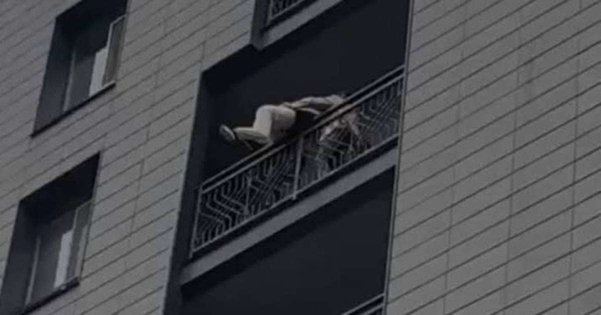 Алматыда суицид жасамақ болған қыз тоғызыншы қабаттан құлап аман қалды