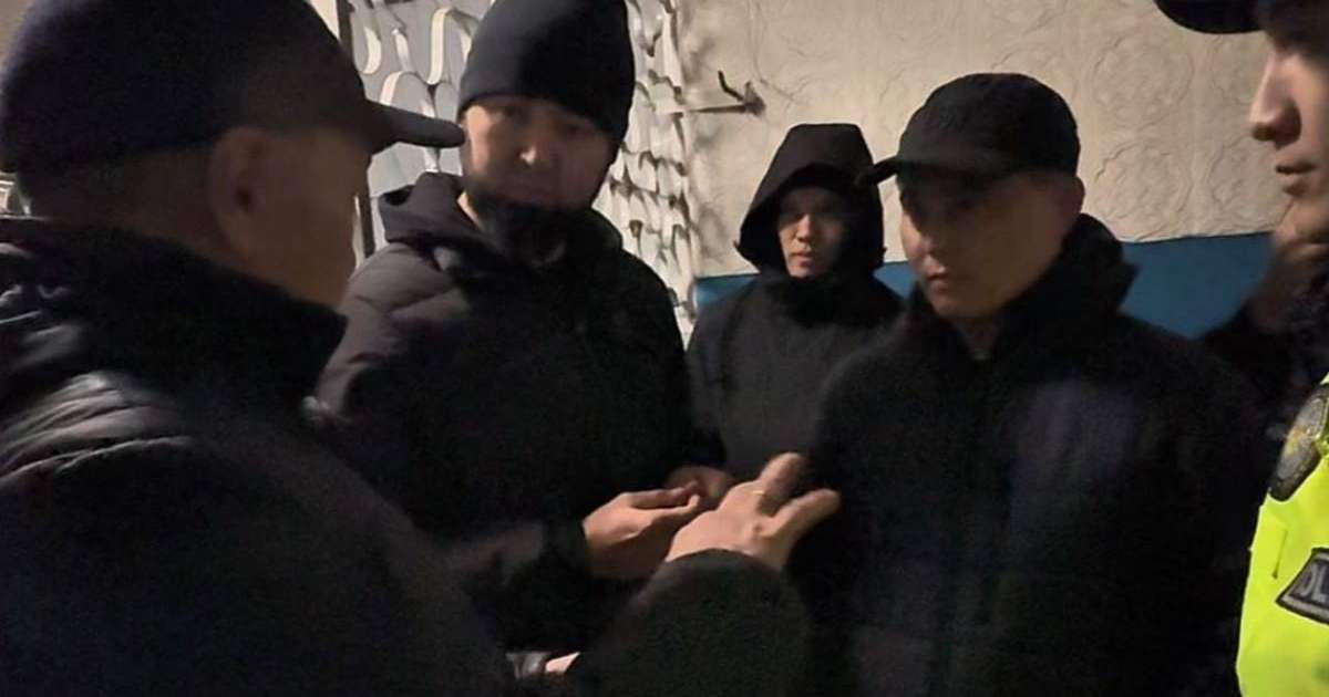 Қарағанды: #суррогат рейді кезінде қырандар полициямен бірлесіп 30 литр заңсыз алкоголь тәркіледі