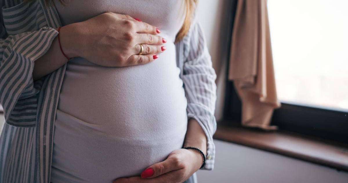 Мектептің 35 жастағы мұғалімі өзінің оқушысынан жүкті болып қалды