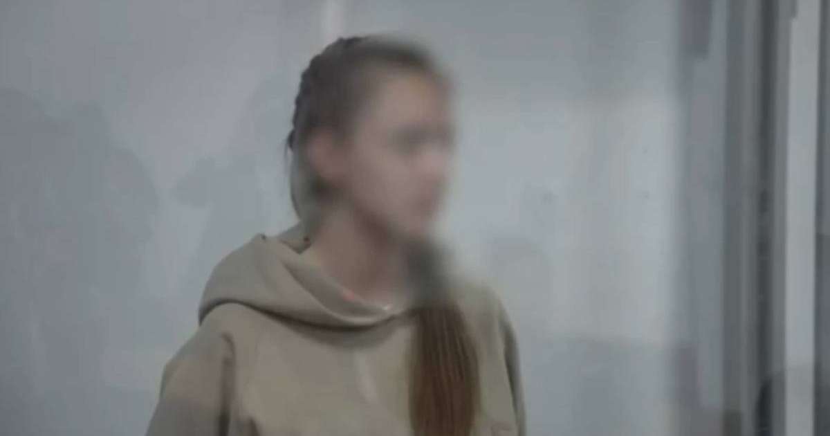 «Қатты өкінемін»: Қазақтарды «мамбетке» теңеген блогер сотта жылап жіберді