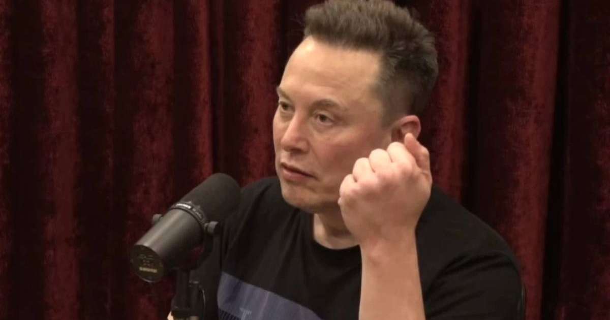 Илон Маск 5 жылдың ішінде смартфондардың жойылатынын болжады