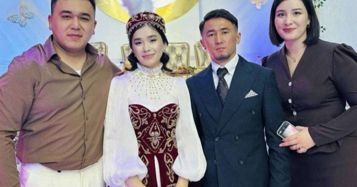 Ол лас трусигін көрсетеді