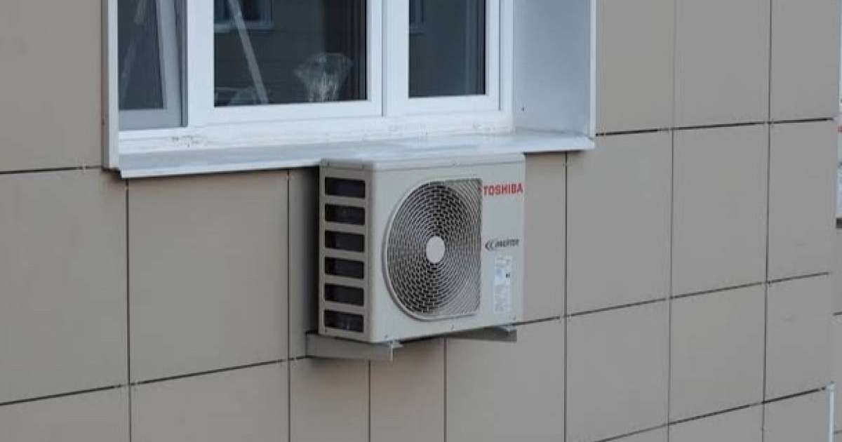 Астанада фельдшердің басына кірпіш қаптамасы мен кондиционер құлаған