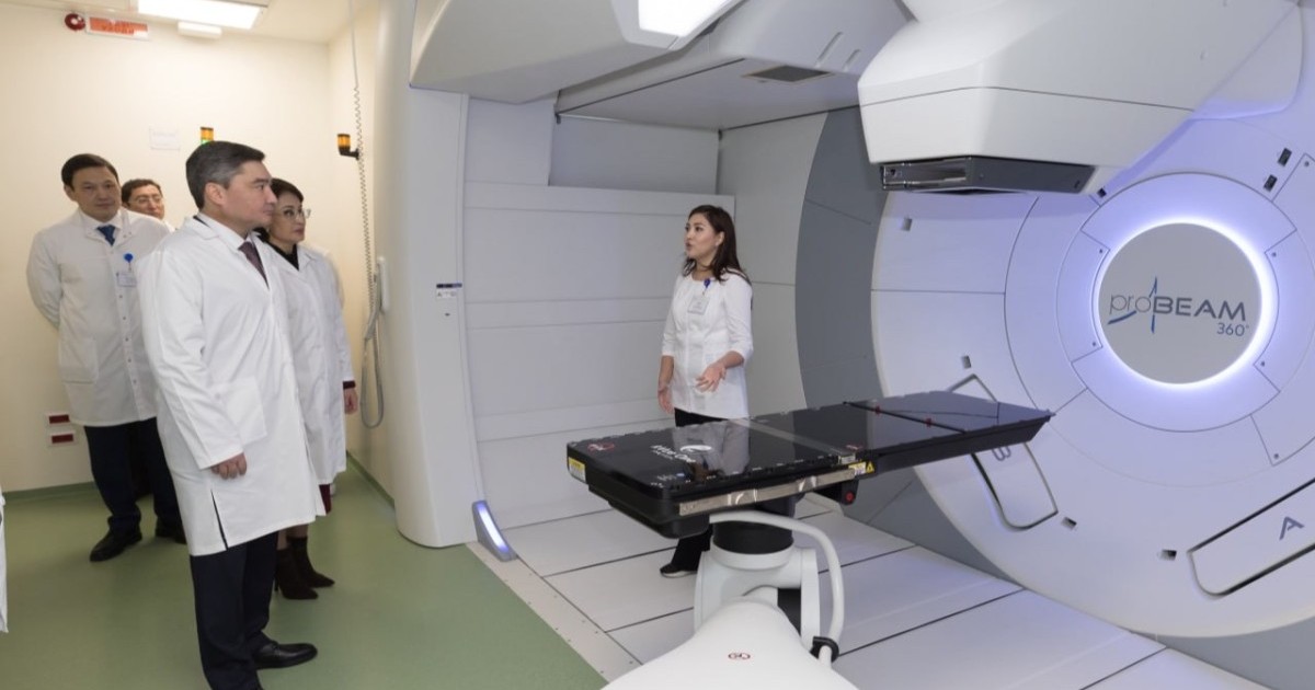 Олжас Бектенов мемлекеттің қолдауымен жарақтандырылған Ұлттық ғылыми онкология орталығының жаңа корпусының жағдайын тексерді