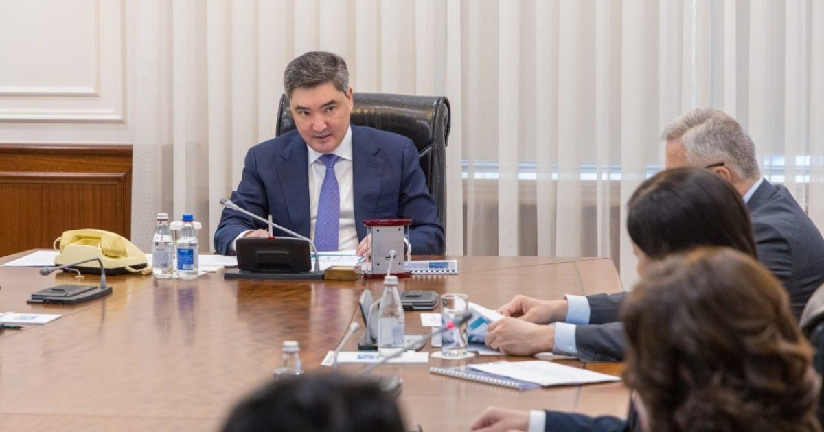 «Зейнетақы жарнасы түсіп тұрған»: Қазақстанда басқа жерлерде де жұмыс істеген мұғалімдерге қатысты тексеріс басталды