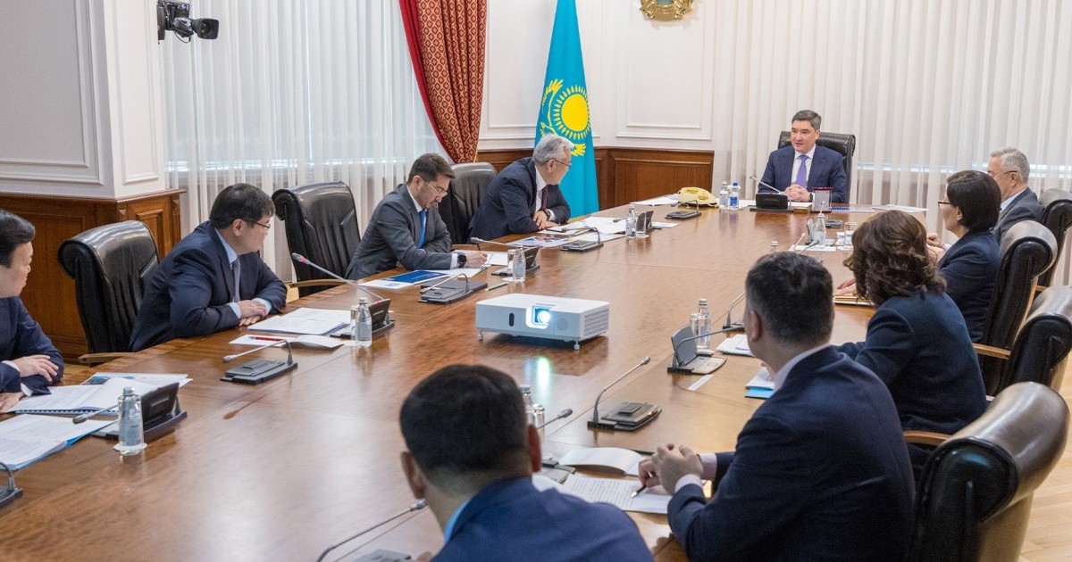 Қазақстанның оңтүстігіндегі мектептерді сауда орталықтары мен мейрамхана  ретінде көрсетіп, ақша жымқырған