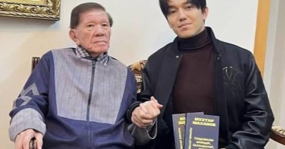 Димаш Құдайберген Мұхтар Шахановтың үйіне барып, көңіл айтты