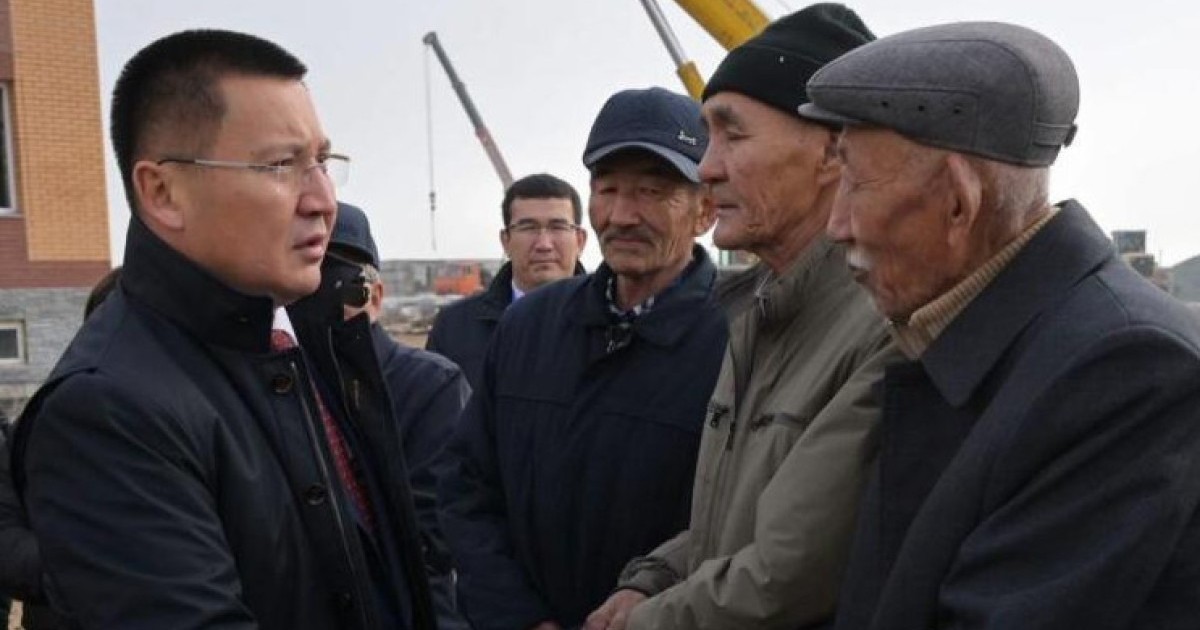 Павлодар облысы әкімінің киімі әлеуметтік желіде шу тудырды