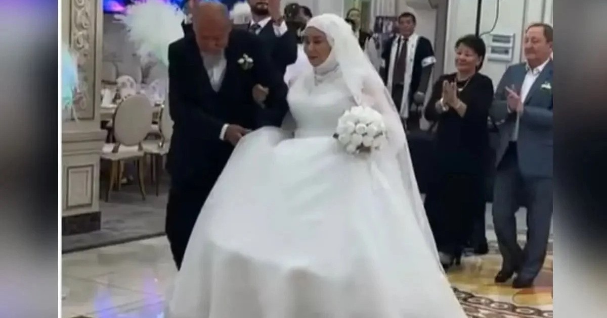 Жұбайына ақ көйлек кигізген 75 жастағы ақсақал желіні шулатты