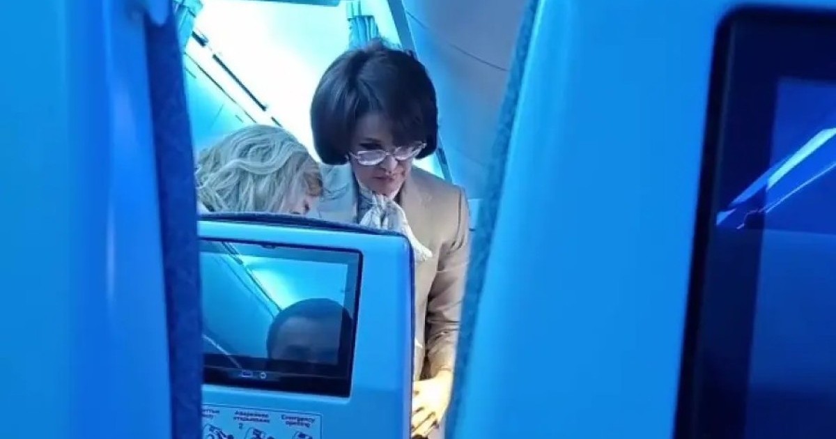 "Арнайы ұйымдастырылған қойылым": Денсаулық сақтау министрі ұшақтағы видеосына қатысты түсініктеме берді