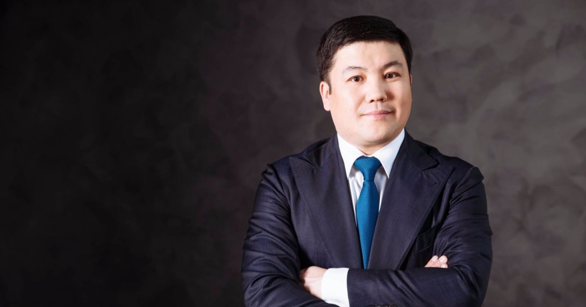 "Ақ көңіліңе рақмет": Тұрсынбек Қабатов ерекше сыйлық алды (ФОТО)