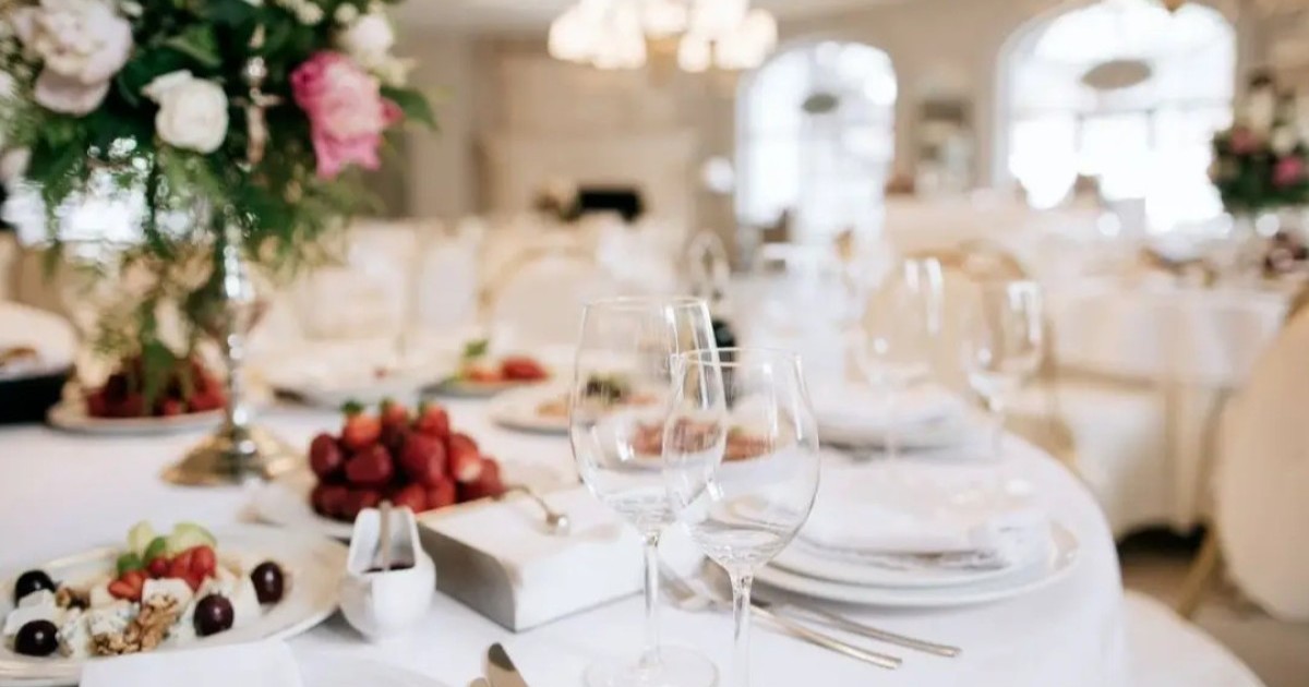 Павлодарда қыз ұзатуда жұрт жаппай уланды: тойхана иесі рақымшылыққа ілініп, аман қалды