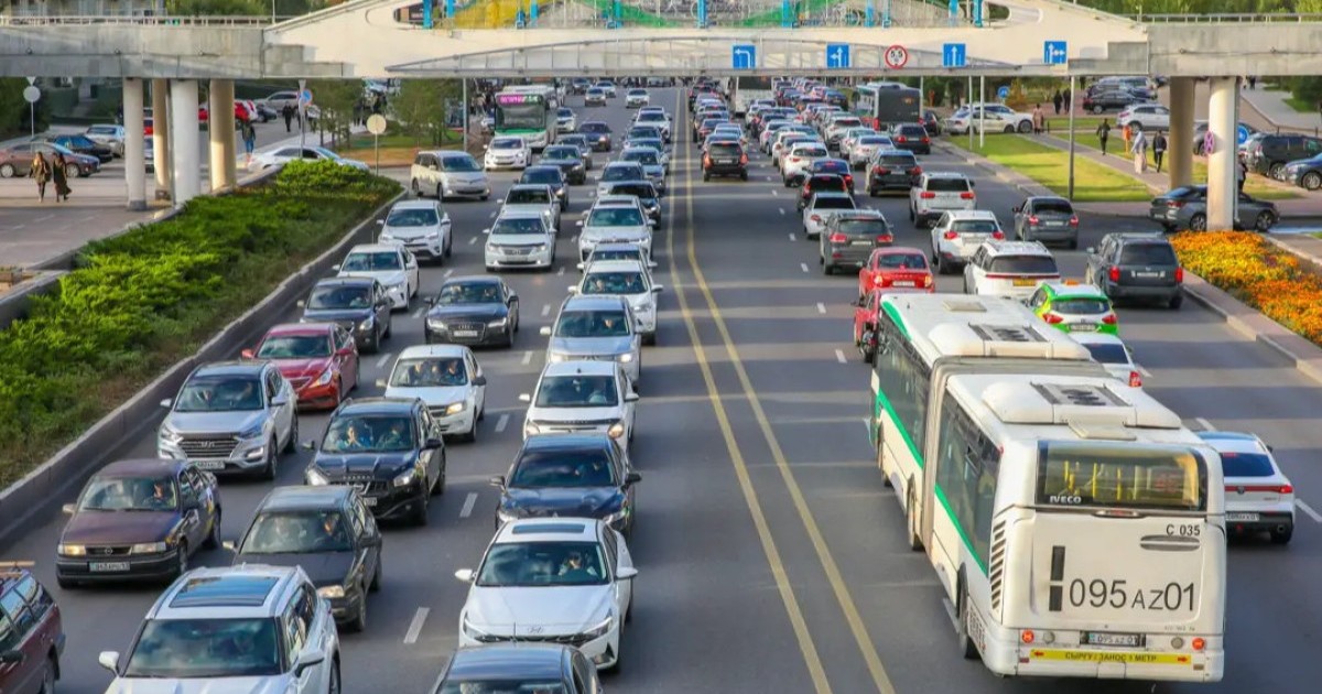 Елордада жұмыс кестесінің өзгеруі көлік кептелісін азайтты ма – Жеңіс Қасымбек жауабы