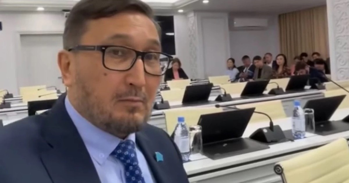 "Ақпаратты көмекшім дайындаған": Астанада қылмыс жоғары деген депутат мәлімдемесі үшін кешірім сұрады