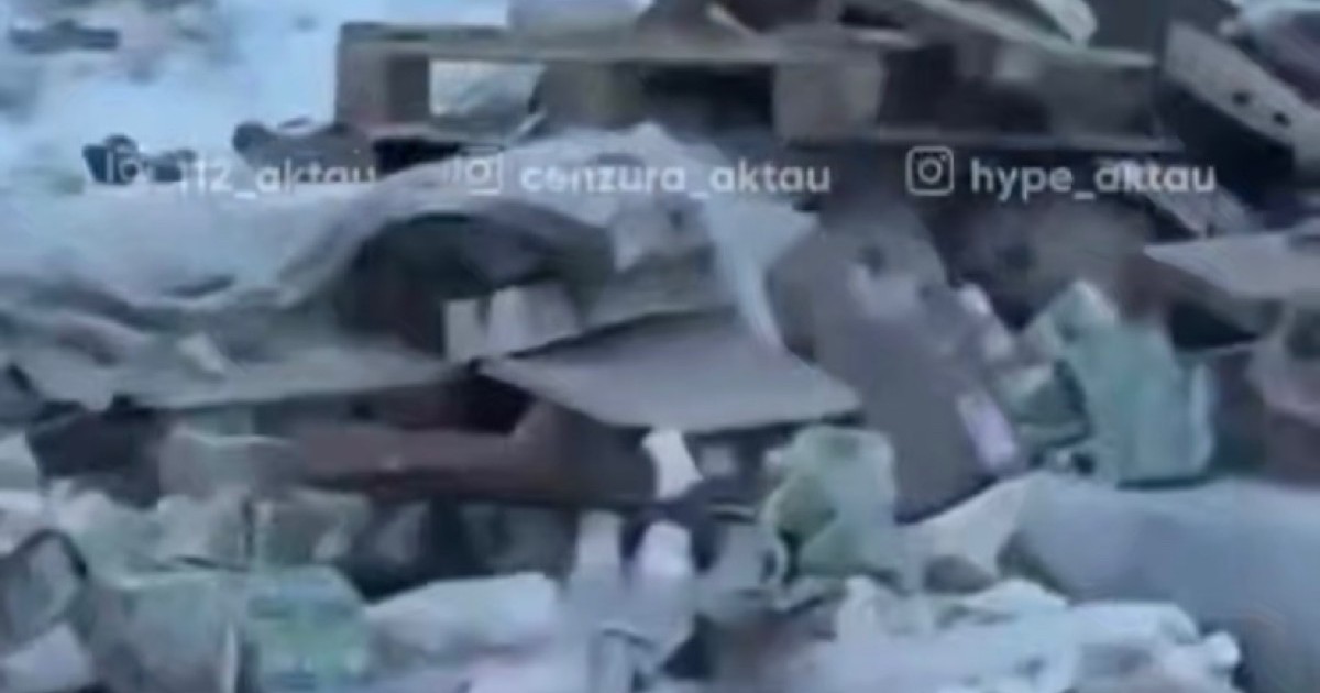 Йогурт тиеген жүк көлігі аударылып, жүргізуші тауарды халыққа таратып берген