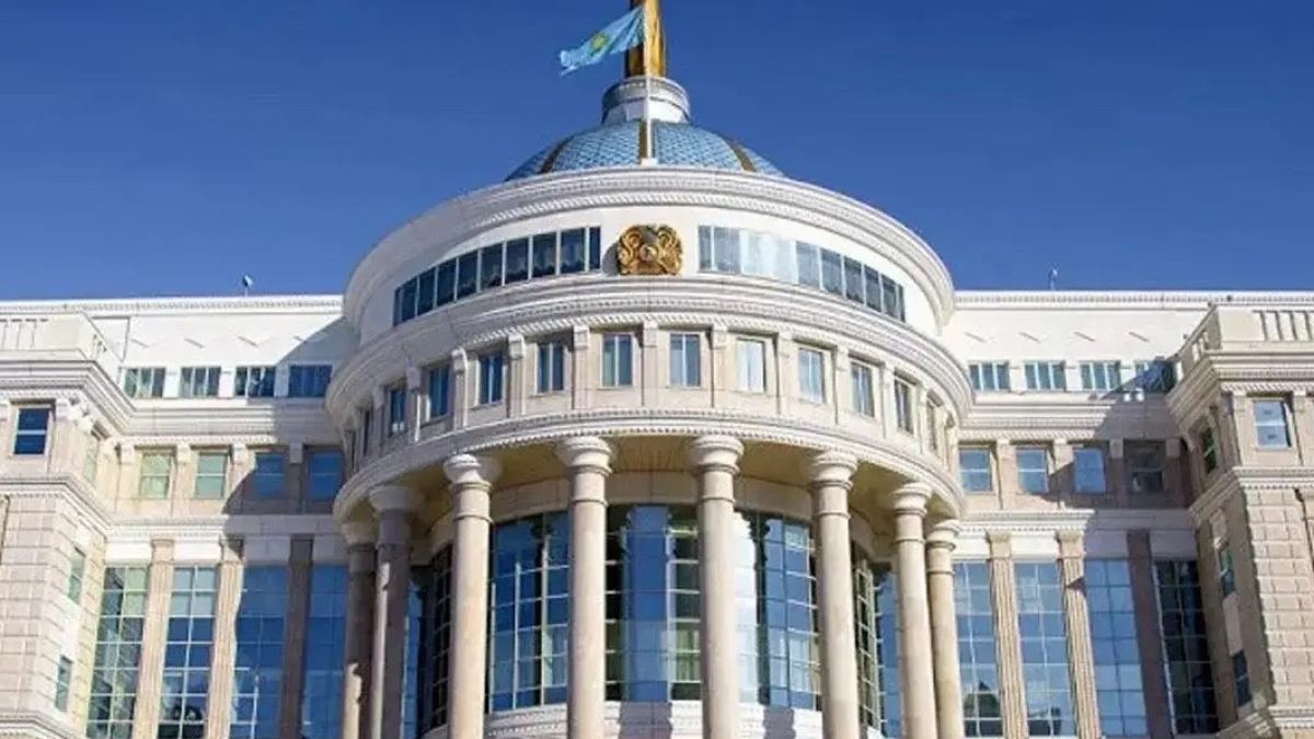 Шұғыл: Тоқаев барлық деңгейдегі мәслихаттардың өкілеттігін мерзімінен бұрын тоқтатты