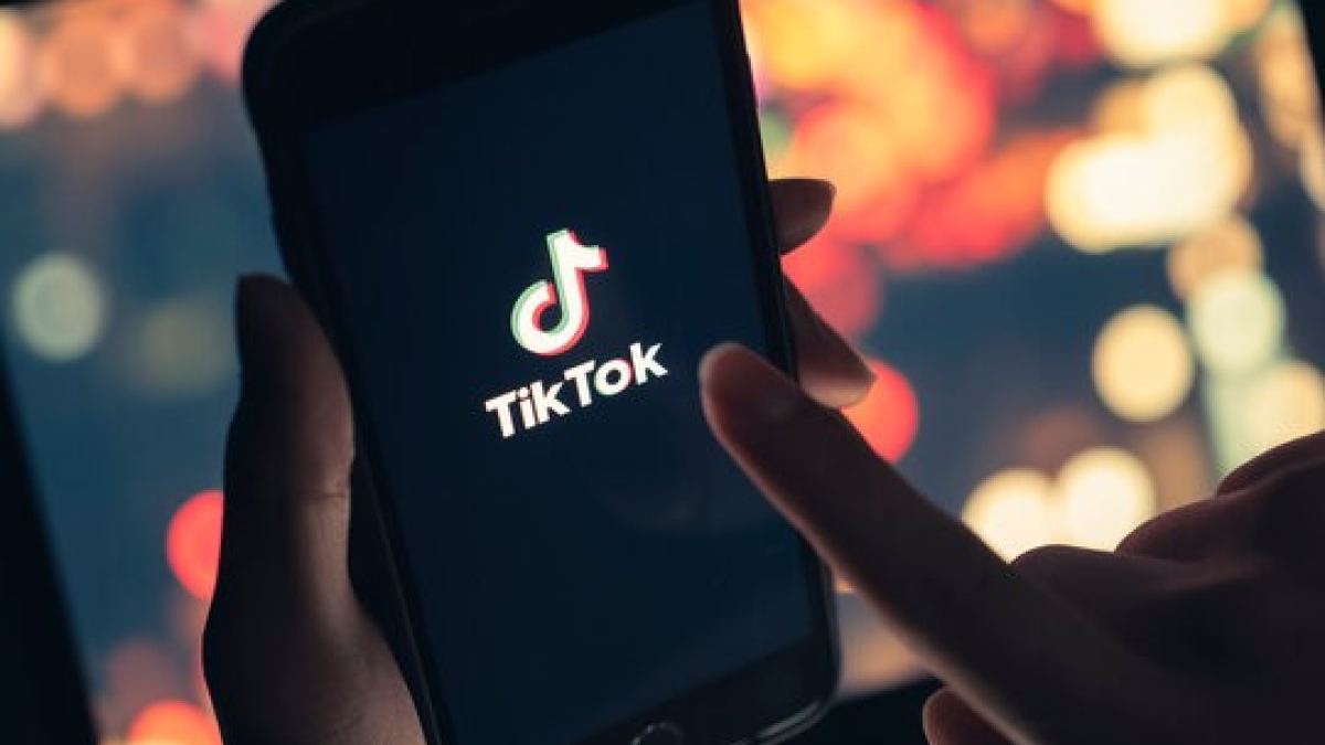 Атырауда TikTok-та балағат сөз айтқан қыздың анасы жауапқа тартылды