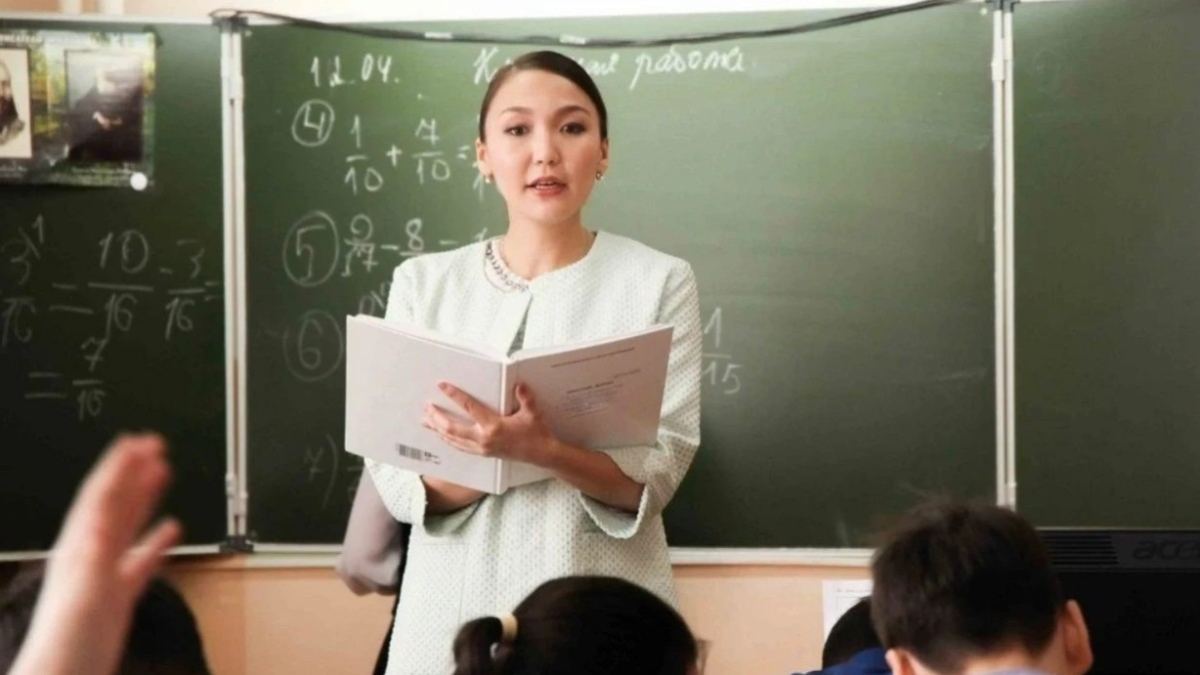 Мектеп мұғалімдерге қысым көрсетеді: Тоқаев Қазақстан мектептеріндегі мәселелер туралы айтты