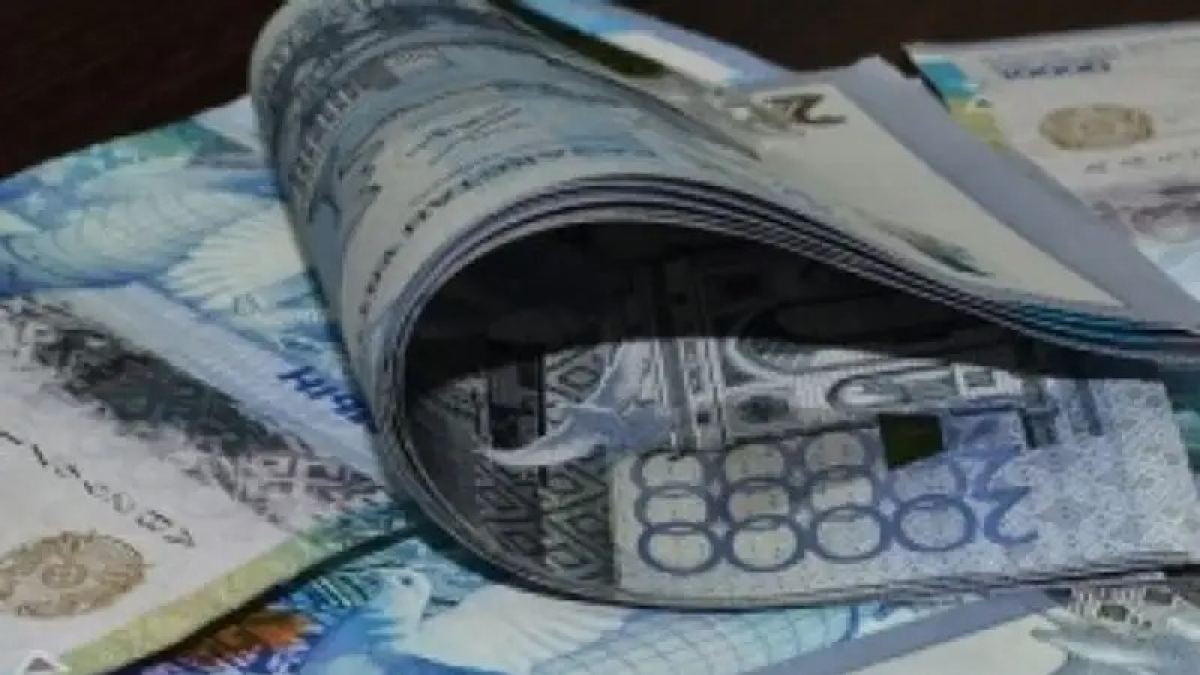Ең төменгі жалақы 110 мың теңгеге өседі: Үкімет бизнес пен бағаға қатысты қандай өзгерістер әзірлеп жатыр?