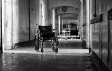 Дәрігерлер сау аяғын кесіп тастаған зейнеткер қайтыс болды