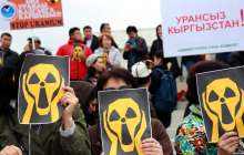 Жұрт наразылығынан соң билік уран кеніші жұмысын тоқтатқанын мәлімдеді