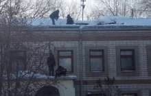 Оралда қалың қардың салдарынан балабақша шатыры опырылып түсті