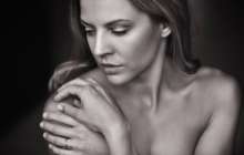 Ашық киінген бойжеткен ұшақ бортында жанжал тудырды