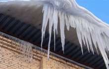 Алматыда әйелдің басына мұз құлап қаза тапты