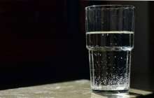 плакат үшін қамауға алынған Асия Тулесова аштық жариялады