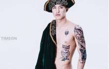 ​Белгілі заңгер ұлттық киіммен жалаңаш суретке түскен жігітті жауапқа тартуды сұрады