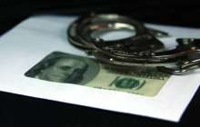 Таразда полицейлер парамен ұсталды