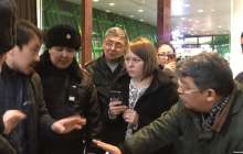 Нұр-Сұлтан әкімшілік соты алдына ондаған белсенді журналист Глушкованы қолдап келді