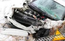 Алматы маңында Lada жолдан шығып кетіп ағашқа соғылды