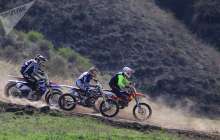 Мотоциклші биік жартастан құлап кетті – видео