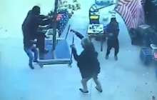 Қатты жел шатырмен бірге адамды ұшырып әкетті