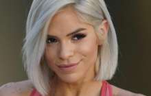 Видеошок: Талпақ танау танымал модельді тістеп алған