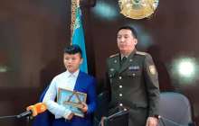 13 жасар Бақытжан өртеніп жатқан үйден 2 баланы қалай құтқарғанын айтты