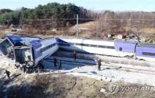 ФОТО: Жүрдек пойыз рельстен шығып кетті