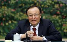 Шыңжаң басшысы лагерьлерде қамалған адамдар саны туралы айтты