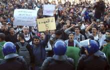 Алжирде мыңдаған адам президенттің биліктен кетуін талап етті