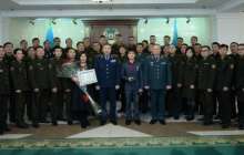 Ішкі істер министрі құдыққа түсіп кеткен бес жасар баланы құтқарған мектеп оқушысын марапаттады